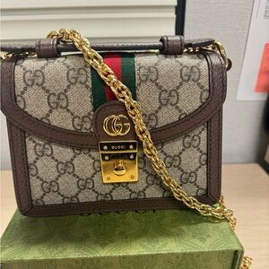 Authentic super cute cross body bag Gucci